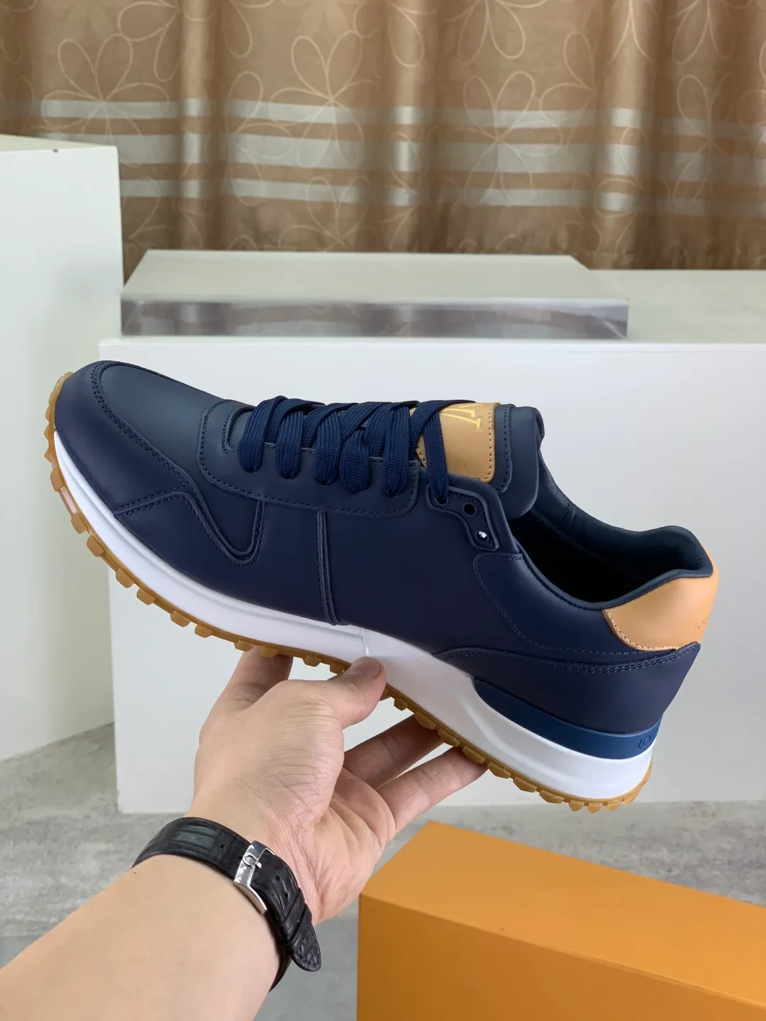 Men's men's shoes 💰P680 new style 💶[LOUIS VUITTON] (original order) new style 🍀LV Louis Vuitton * - top version of LV classic trendy shoes! Made of imported original cowhide and water-dyed cowhide lining. The latest original wear-resistant rubber combination outsole! High quality products! Multiple colors available, code number: 39-45 (38 46 customized)
